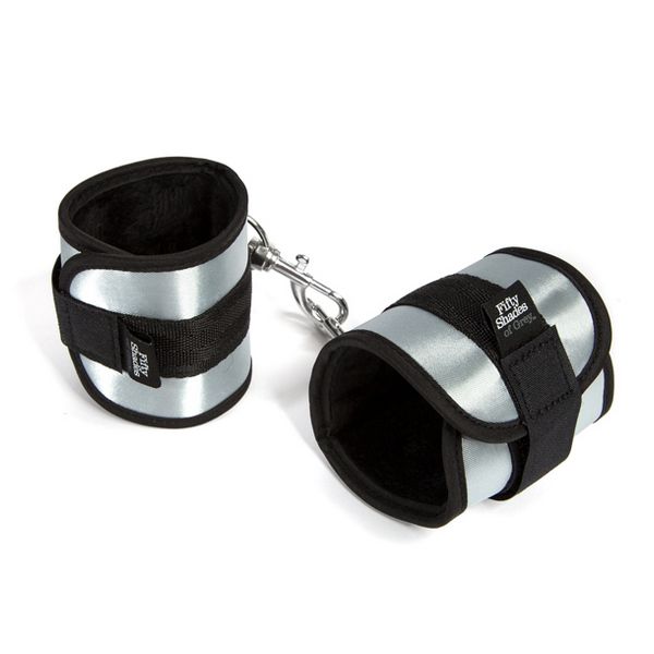 1 Manette Fifty Shades of Grey F